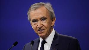 World's leading fashion luxury goods company louis vuitton moet hennessey (lmvh) owner bernard arnault dethroned amazon founder jeff bezos as the world's richest man.as per forbes, arnault claimed the number one spot with a net worth of $186.4 billion beating bezos whose net worth stands at $186 billion. Bernard Arnault Becomes The Richest Man In The World For A Few Hours Southern Minnesota Today