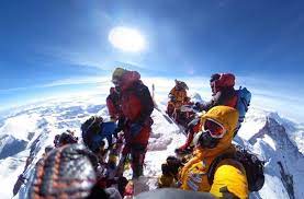 Elf menschen verloren in den vergangenen wochen am mount everest das leben. Serie Gipfeltraum Ein Blinder Auf Dem Mount Everest Wir Sind Die Glucklichsten Menschen Panorama Stuttgarter Zeitung