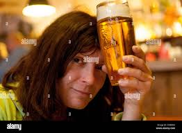 Freshly pulled beer hi-res stock photography and images