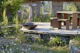 Lassen Sie Ihre Seele Baumeln Mit Einer Sitzgelegenheit In Einer Naturnahen Gartengestaltung Gartengestaltung Garten Garten Gestalten