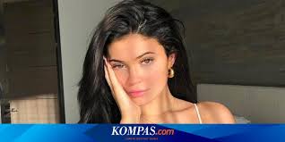 Ada di Lokasi, Kylie Jenner Buka Suara soal Insiden Tewaskan 8 Penonton di  Konser Travis Scott