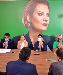 Jun 07, 2021 · joice hasselmann posta foto de maiô e mostra antes e depois de eliminar 24 quilos. Joice E Atacada Por Bolsonaristas Apos Confirmar Candidatura