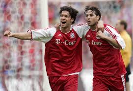 May 30, 2021 · michael ballack ignored the show in an ibiza nightclub to watch the champions league final on his phone. Alaba Dilemma Wecket Erinnerungen An Ballack Und Pizarro Aktuelle Fc Bayern News Transfergeruchte Hintergrundberichte Uvm