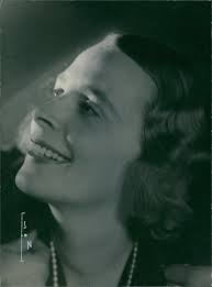 Amazon.com: Vintage photo of A photo of Swedish explorer, rally driver,  aviator and travel writer Eva Dickson, 1936. : Hogar y Cocina