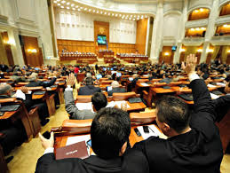 Scriem totuşi o privire din afară, românii din afară etc., unde afară chiar înseamnă „exterior. FuncÈ›iile Parlamentarilor De Sibiu Doi PreÈ™edinÈ›i De Comisie Un VicepreÈ™edinte È™i Unul LÄƒsat Pe DinafarÄƒ