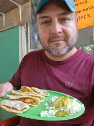 Tacos de $3 pesos en poblado El Limon; más adelante subiremos un video.  Disculpen, lo sudado jajaja cesar