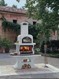 Grillkamin Im Innenhof Fur Stimmungsvolle Grillabende Grillkamin Im Freien Steinterrassen