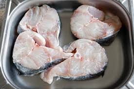 Queue de langouste grillée au four, sauce au vieux pineau des charentes | les épices rient ! Nos Recettes Faciles Et Creatives Pour Cuisiner Le Lieu Noir Comme Un Chef