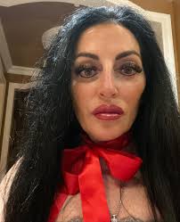 I bought @uncledomdetore a gift today . He asked where he could return it  !!!!!! 🤣🤣🤣 lashes by @jetzabella thank you for my drama drama drama  lashes #lovethem follow her she's the