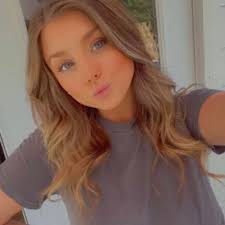 Alyssa Brooks (@babybroooks)