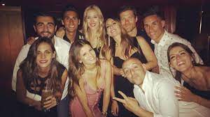 Born 25 november 1981) is a spanish football manager and former professional player who played as a central midfielder. Xabi Alonso Celebrates His Retirement From Football As Com