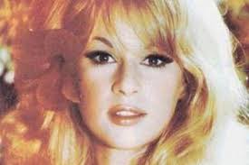 Όσα αποκάλυψε για τη σχέση της καρέζη με τη βουγιουκλάκη. Otan H Alikh Boygioyklakh Phge Sta Dikasthria Sakellario Kai Tzabela Newsbeast