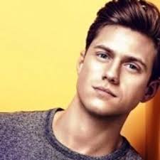 Aaron Kyle Tveit (@thetveitster)