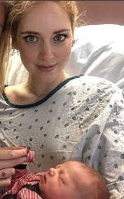 Leone è stato messo a reddito dal primo vagito, ma a voler essere pignoli il business è cominciato non appena il piccolo è stato concepito. Leone Lucia Ferragni Tutto Quel Che C E Da Sapere Le Foto