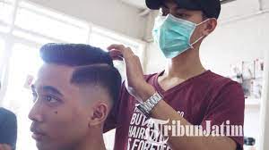Check spelling or type a new query. Biar Model Rambut Pria Lebih Gaul Pria Pilih Selebgram Dan Youtuber Jadi Referensi Halaman 2 Tribun Jatim
