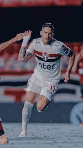 Leia mais sobre a história do são paulo futebol clubem, conheça grandes jogadores que vestiram a camisa do clube, principais títulos, uniformes e conquistas do time. Luciano Camisa Do Sao Paulo Sao Paulo Futebol Sao Paulo Futebol Clube