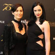 File Carrie Anne Moss And Krysten Ritter At Peabody S Marvel S Jessica Jones Night Cropped Jpg Wikimedia Commons