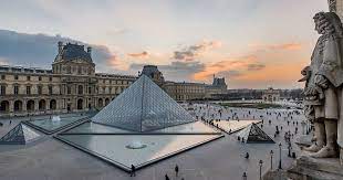 The louvre museum or musée du louvre , is the world's largest art museum and a historic monument in paris, france. 7 Tips For A Successful Visit To The Louvre