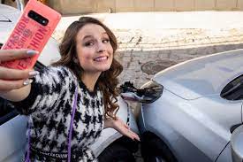Der film ist larissas erste rolle in einem netflix original, dessen premiere bereits feststeht. Bild Zu Larissa Manoela Flugmodus Bild Larissa Manoela Filmstarts De