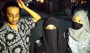 Kejadian tersebut, menurut umi pipik, terjadi pada tahun 2004 saat mendiang suaminya, ustaz jefri al buchori meninggal dunia. Menderita Tumor Begini Kondisi Terkini Pipik Dian Irawati Tabloidbintang Com