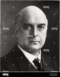 Selina Bender's Instagram, Twitter & Facebook