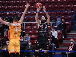 Le azzurre superano la grecia in una gara a due facce: Basket Milano Pesaro 87 59 L Olimpia Vince La Coppa Italia Corriere It