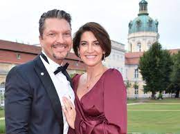 Zudem leistete er ihr sterbehilfe, um die sie ihn gebeten hatte. Hardy Kruger Jr Im Liebesinterview Mit Seiner Alice Liebenswert Magazin