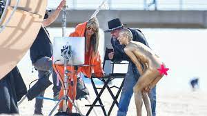 Total ungeschützt? Krasse Nacktbilder der GNTM-Girls geleakt | Promiflash.de