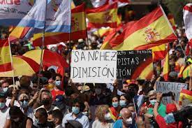 La plataforma unión78, impulsada por personas como fernando savater, maría san gil o rosa díez, ha convocado una manifestación el próximo domingo 13 de junio en la plaza de colón de madrid en contra de la concesión de los indultos a los condenados por el 'procés'.la convocatoria ha sido inmediatamente apoyada tanto por vox como por el partido popular y ciudadanos. Miles De Personas Desbordan Colon Contra Los Indultos A Los Presos Del Proces
