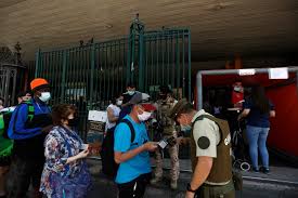 En la fase de transición sigue prohibido el funcionamiento de clubes y centros de día de adultos mayores; Toda La Region Metropolitana Vive Jornada En Cuarentena Con Mas De Ocho Millones De Habitantes Bajo Confinamiento La Tercera