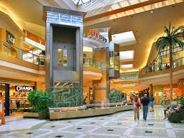International plaza is a traditional enclosed shopping mall anchored by dillard's, neiman marcus, nordstrom. International Plaza Tampa Mall Tampa Florida Living