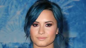 X factor judge performed her album's third single neon lights on the nbc show. Demi Lovato S Best Hair Looks Over The Years Mamaslatinas Com