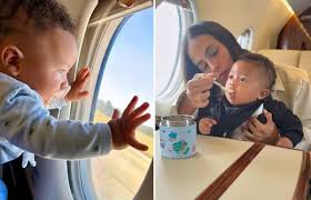 Filho de Carol Peixinho e Thiaguinho chama atenção em viagem de jatinho