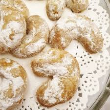 Bake at 400° for 10 minutes. Walnut Crescent Cookies Vanillekipferl Foodle Club