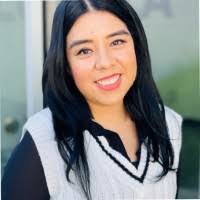 Lisa Arzola's Instagram, Twitter & Facebook