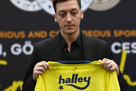 Sarı lacivertli kulübün mesut özil ile 3,5 yıllık anlaşma sağlandığını duyurdu. Mesut Ozil S Fenerbahce Shirt Number Reason Behind New Signing S Pick Evening Standard