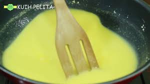 Tidak hanya sebagai makanan pokok, jagung juga banyak diolah menjadi berbagai macam olahan seperti minyak. Cara Membuat Kuih Tepung Pelita Jagung Manis Youtube