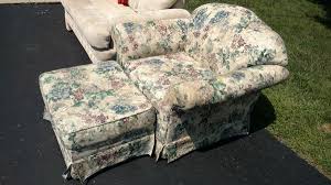 Layer on new pieces in fresh florals & vibrant hues for an easy spring refresh. Oversized Comfy Chair W Ottoman Floral Pattern For Sale In Galloway Oh Offerup