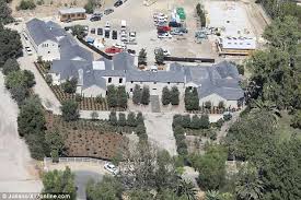 Where Do The Kardashians Live Kim Kardashian S House Is Huge Khloe Kardashian House Kim And Kanye House Kardashian