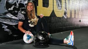 The nfl changed its kickoff rules in 2018 and stated that only five players are allowed on each side of the ball. College Football 2020 Sarah Fuller First Woman To Play Top Level College Football Nfl Kickoff History Video Latest News Fox Sports