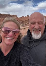 Sister wives star in plunging gown