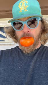 Who else is thinking about going darker for the fall/winter ? @ben.coury .hair