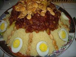 الكسكس باللحم والتفاية للعراضات والمناسبات Couscous Marocain A La Viande Et Tfaya Youtube Moroccan Cooking Couscous Recipes Moroccan Food