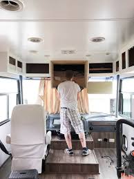 Cada día más los muebles tv son el mueble que coge más protagonismo en el salón pues cada vez las televisiones son más grandes y necesitan su espacio. Remove The Tv From The Front Of Your Rv Mountainmodernlife Com