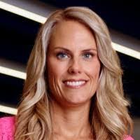 Jennifer Bell's Instagram, Twitter & Facebook