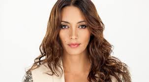 Inmediatamente, la actriz y modelo carolina guerra no dudó en reaccionar corrigiendo la redacción de la senadora y preguntándole ¿cual es esa enfermedad tan aguda que te aqueja a ti y que te tiene. Focus Magazine Revista De Modacarolina Guerra Focus Magazine