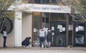 Caressait la peau j'ai menti à tes yeux qui pénétraient mon âme j'ai menti des aveux en te cachant mes larmes la vérité n'est pas la vérité n'est plus la vérité c'est. Assassinat De Samuel Paty J Ai Menti Les Aveux De La Collegienne A L Origine De La Polemique Le Parisien