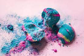 My younger sister used it and it actually made her so tired she fell straight asleep that night. 15 Different Types Of Bath Bombs Home Stratosphere