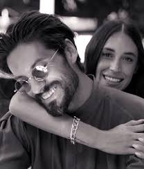 O γιώργος καράβας είναι το νέο μέλος της οικογένειας του gntm! Giwrgos Karabas O Erwtas Me Th Syzygo Toy Sygkinei Star Gr