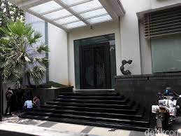 Sebelum itu, cek dulu yuk ragam modelnya disini. Desain Rumah Setya Novanto Hunian Klasik Modern Yang Megah Dan Mewah